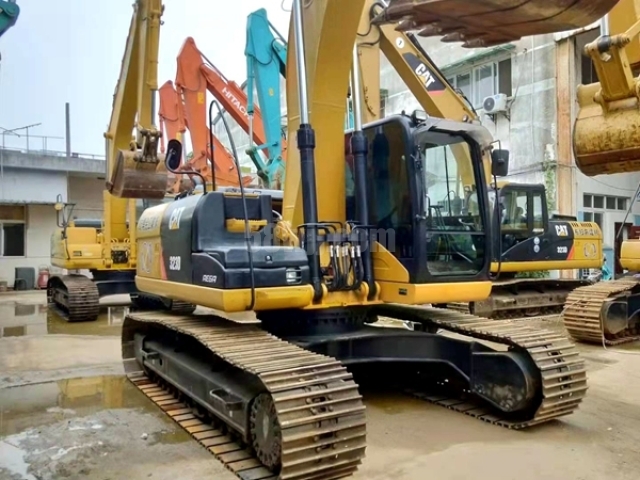 Caterpillar 323D 