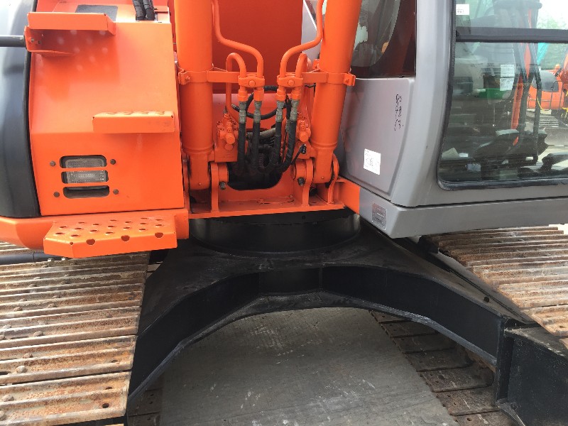 Hitachi ZX135 