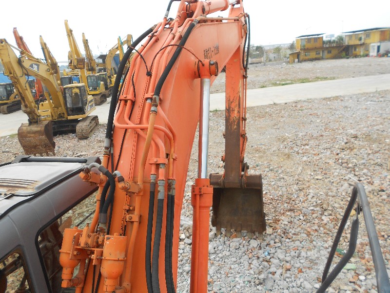 Hitachi ZX225US 