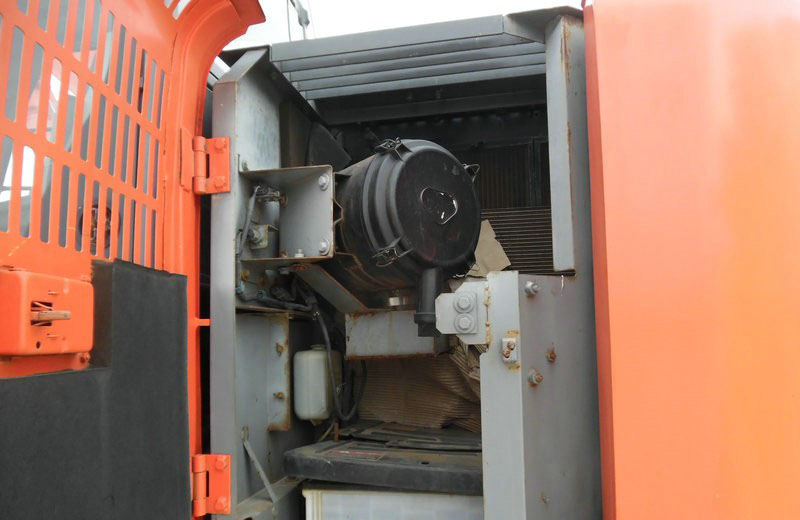 Hitachi ZX225US 